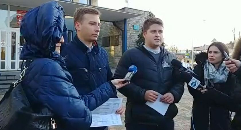 Wszechpolacy zachęcają do podpisywania petycji w sprawie cen biletów. Zaniosą je na sesję