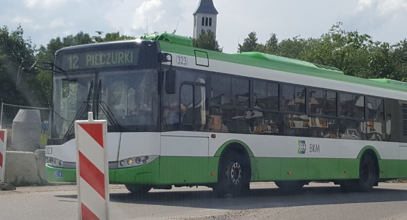 O połączenie trzech spółek w jedną zamiast podwyżek cen biletów zaapelowali radni PiS