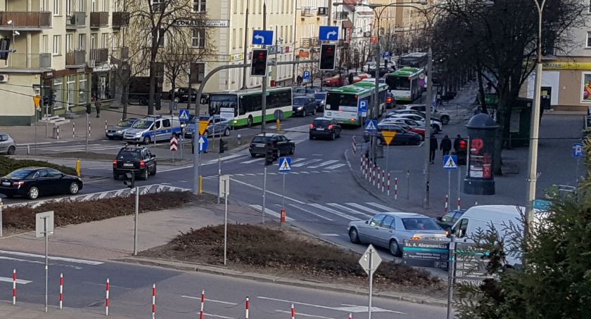 Sekundników na skrzyżowaniach nie ma i nie będzie