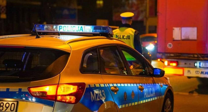 Kierowca trafił do szpitala po uderzeniu w barierki pod Chrabołami