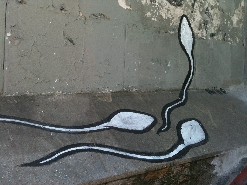 Powiedzieli mu, że zbierają spermę do banku nasienia. Przyniósł pół słoika. 