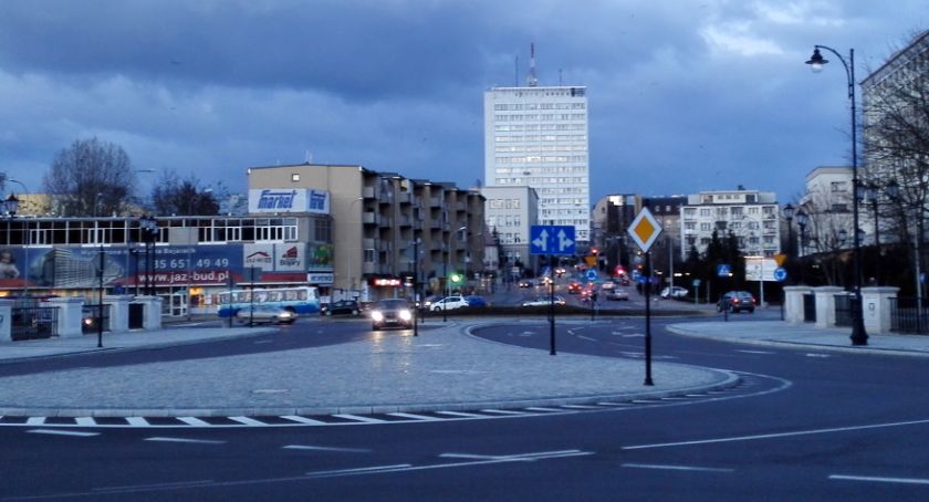 Korzystasz z publicznych pieniędzy? To chwal działania prezydenta i urzędników