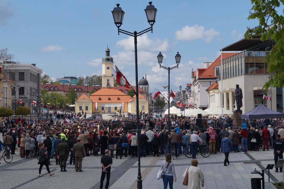 Dzień Flagi RP. Prezydent rozdał flagi w mgnieniu oka