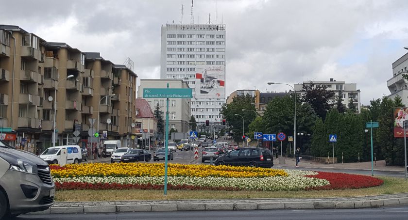 Bieda taka, że aż ponad pół miliona złotych poszło na limuzyny służbowe