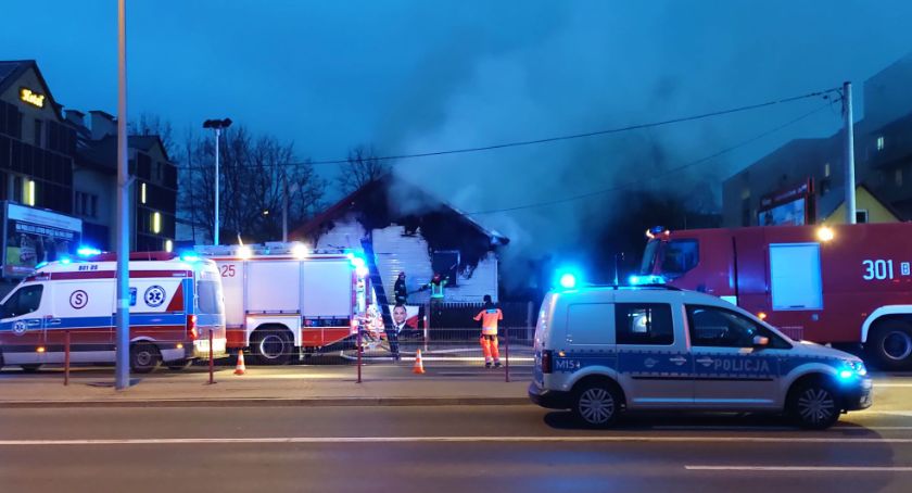 Płonie budynek na Wiejskiej w Białymstoku