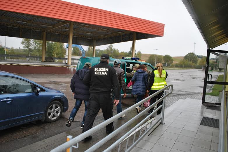 Dwie grupy nielegalnych migrantów przy granicy z Litwą