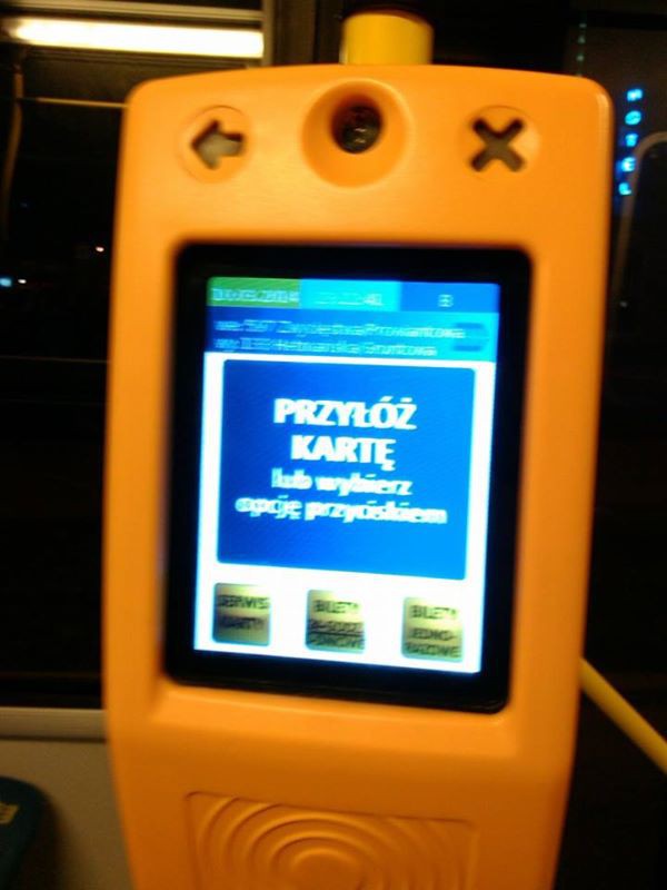 PiS mówi „Nie” klikaniu w autobusach