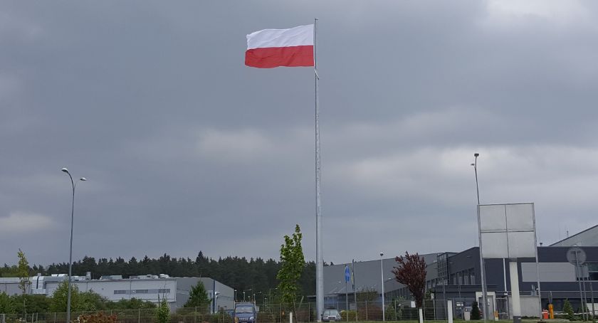 Biel i czerwień to nasze symbole narodowe. Dbajmy o nie