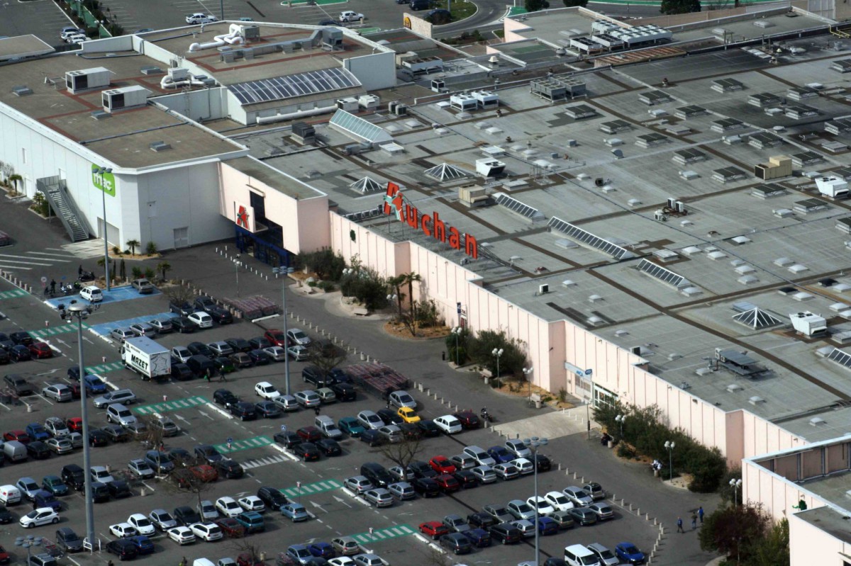 W Auchan klient z dużą torbą to potencjalny złodziej? 