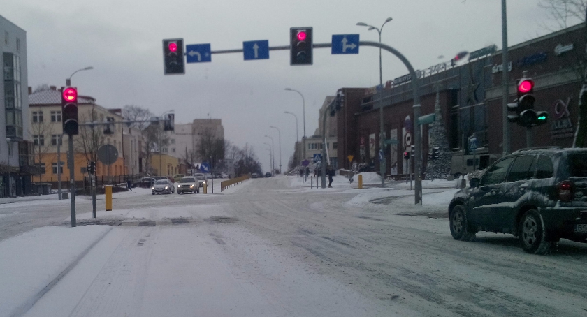 Powoli wyciągajcie z szaf i szafek czapki, szaliki i zimowe buciki
