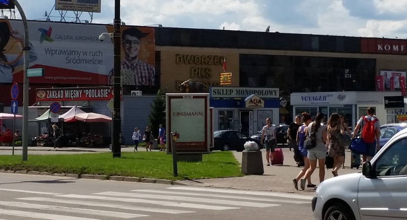 A dworzec wciąż stoi