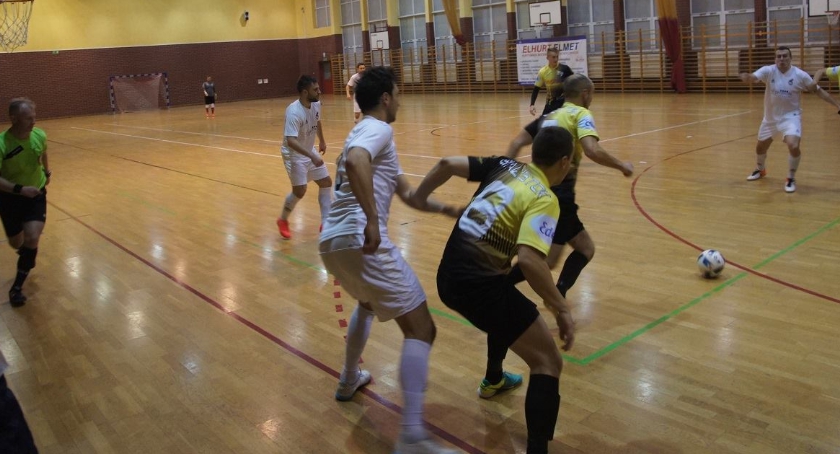Futsal: Wygrane i awans MOKS-u Słoneczny Stok, porażka Heliosa