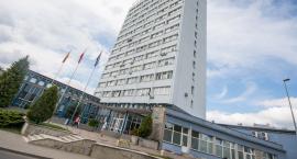 Re:Urzędnicy, dyrektorzy szkół, prezydenci – zajmują się kampanią Trzaskowskiego