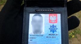 Przez kilka lat okłamywał żonę, że jest policjantem.&hellip;