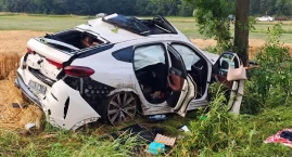 Koszmarny wypadek: auto uderzyło w drzewo, ranna kob&hellip;