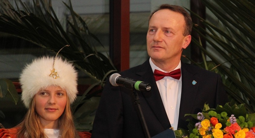 WRĘCZONO GMINNĄ NAGRODĘ 