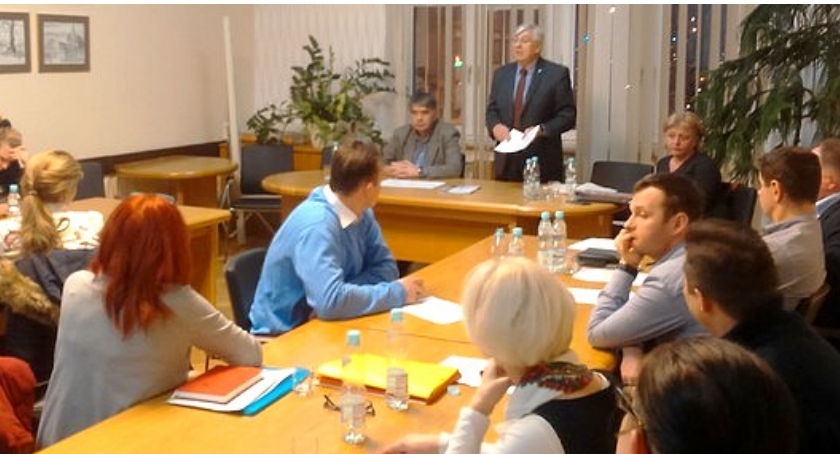 GARŚĆ INFORMACJI ZWIĄZANYCH Z OŚWIATĄ