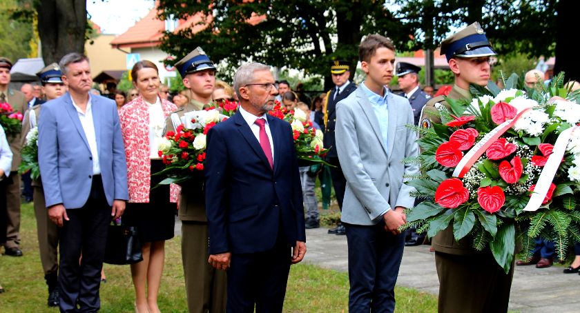 UROCZYSTOŚCI NA CMENTARZU WOJENNYM