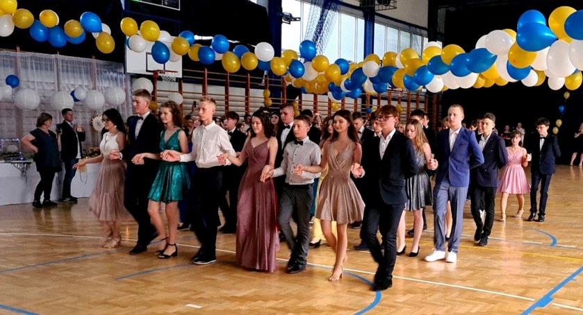 BAL ÓSMYCH KLAS W KOCZARGACH STARYCH