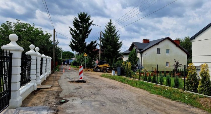 UWAGA - ZMIANA TERMINU ASFALTOWANIA UL. OŻAROWSKIEJ 