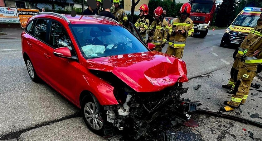 WYPADEK TRZECH POJAZDÓW