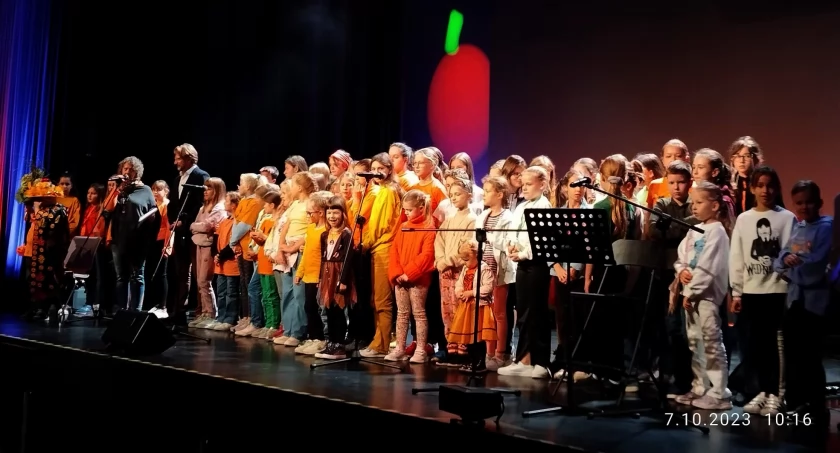 FESTIWAL DYNI W SZKOLE W ZIELONKACH-PARCELA