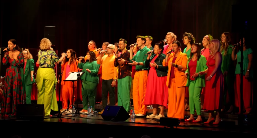 SIENNA GOSPEL CHOIR W DK SB