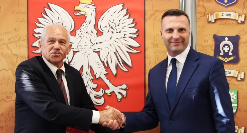 NOWE WŁADZE W POWIECE WARSZAWSKIM ZACHODNIM