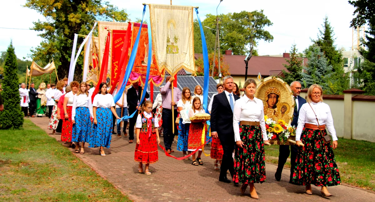 DOŻYNKI PARAFIALNE W BORZĘCINIE DUŻYM 