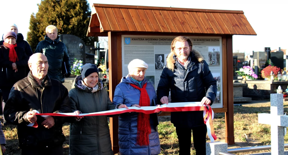 ODSŁONIĘCIE TABLICY NA CMENTARZU W BORZĘCINIE DUŻYM 
