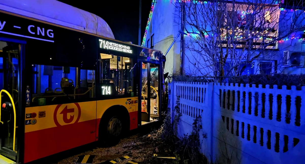 WYPADEK AUTOBUSU I POJAZDU KOMUNALNEGO