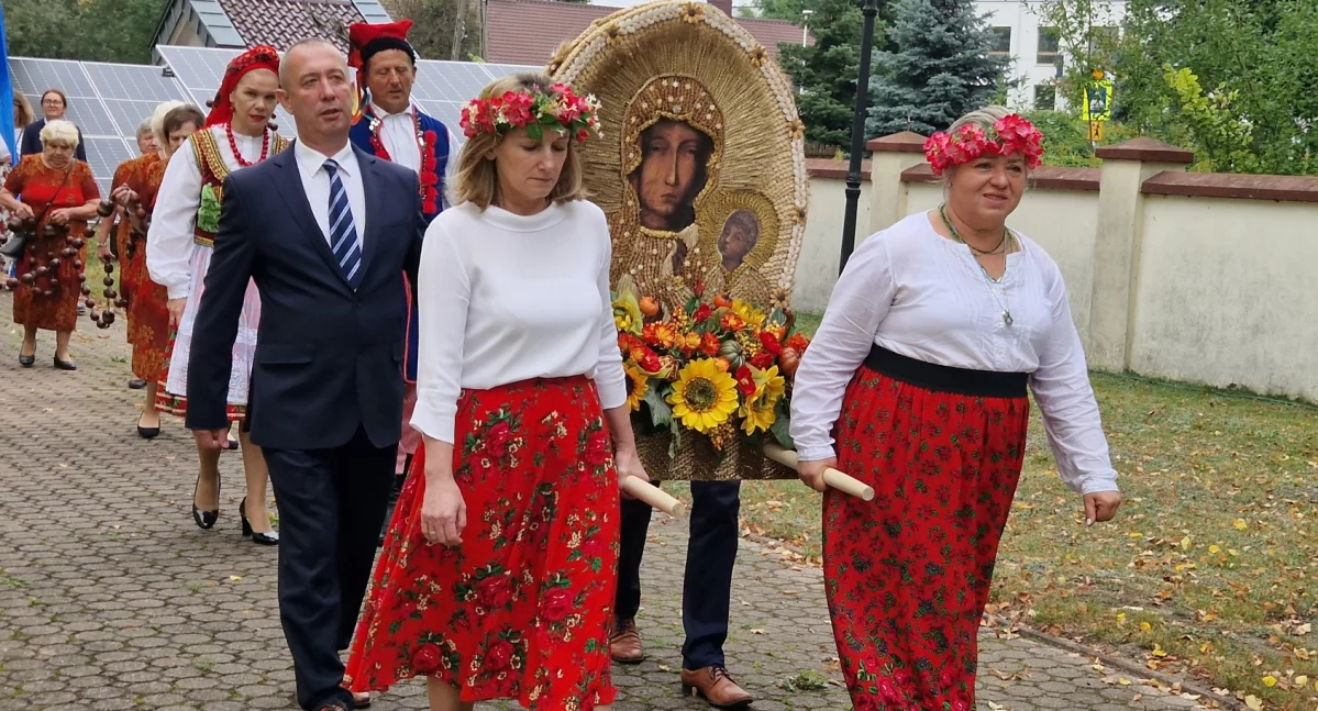 DOŻYNKI PARAFIALNE W BORZĘCINIE DUŻYM