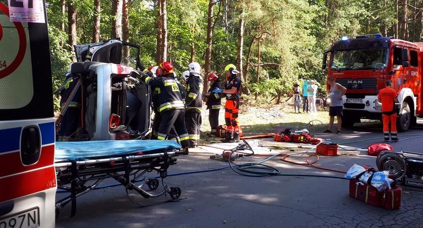 WYPADEK NA UL. IZABELIŃSKIEJ (PRZY LESIE)