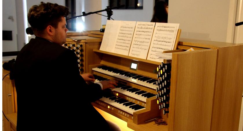 NIEDZIELNY KONCERT ORGANOWY