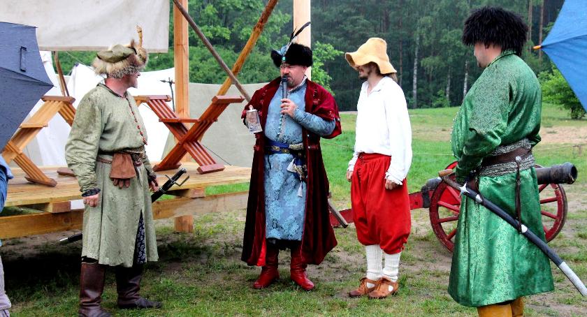W DESZCZU USIEKŁ BOHUNA…