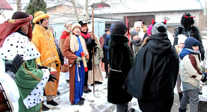 NARODZIŁA SIĘ TRADYCJA KOLĘDOWANIA