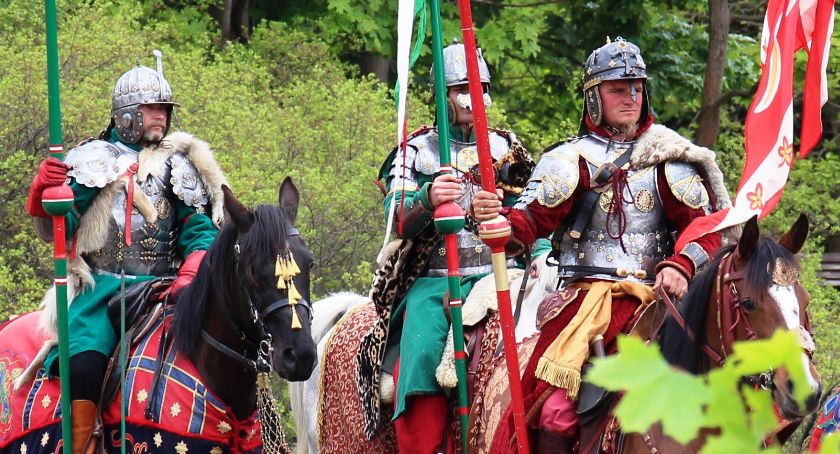 HISTORIA ŁĄCZY POKOLENIA