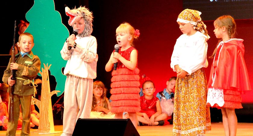 PRZEDSZKOLNY KABARET NA JEDNEJ NODZE