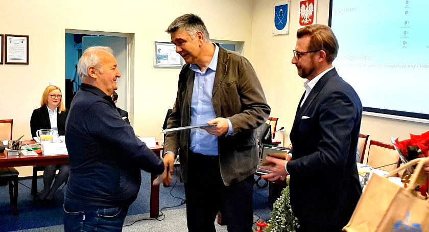 WÓJT PODZIĘKOWAŁ USTĘPUJĄCYM SOŁTYSOM