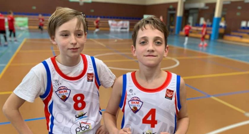 STROJE KOSZYKARSKIE - Z CZEGO SKŁADA SIĘ KOMPLET DO GRY?
