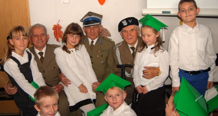 ŚWIĘTO SZKOŁY W BORZĘCINIE DUŻYM