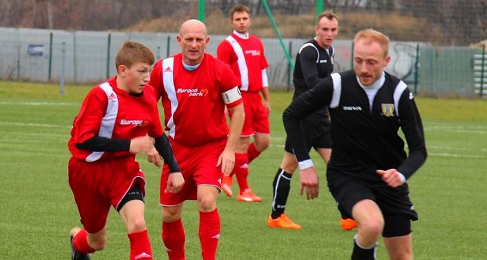 UKS BORZĘCIN WYGRYWA MECZ NA WŁASNYM BOISKU