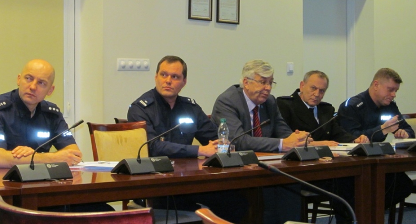 POLICYJNA DEBATA SPOŁECZNA