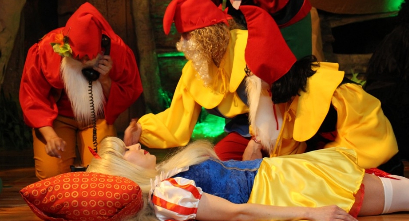 KRÓLEWNA ŚMIESZKA W XIX TEATRZE RODZICÓW