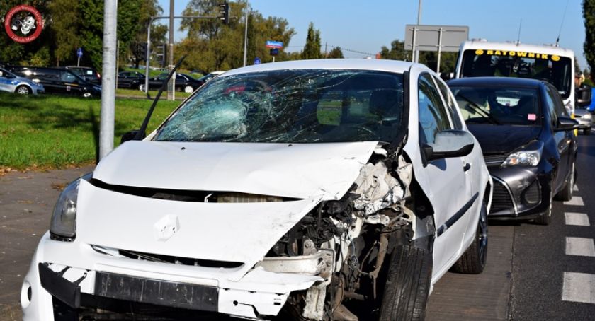 PILNE: Groźny wypadek na Radzymińskiej z udziałem 5 aut [ZDJĘCIA]