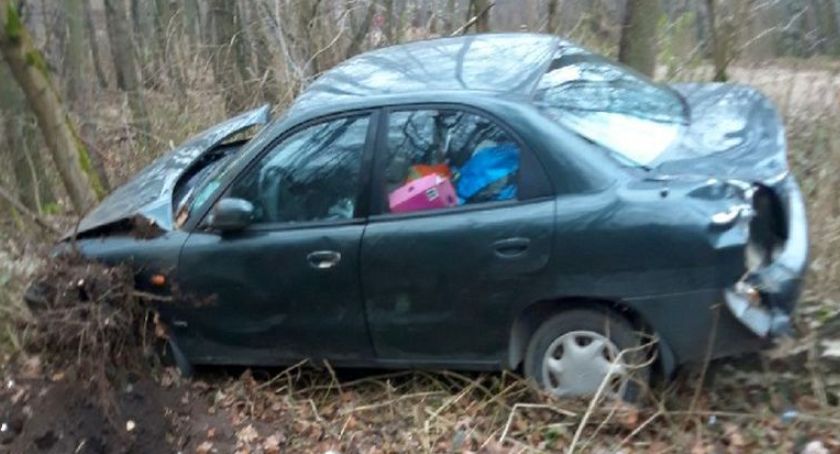 Porzucony samochód w lesie Bródnowskim. Należał do osoby niepełnosprawnej