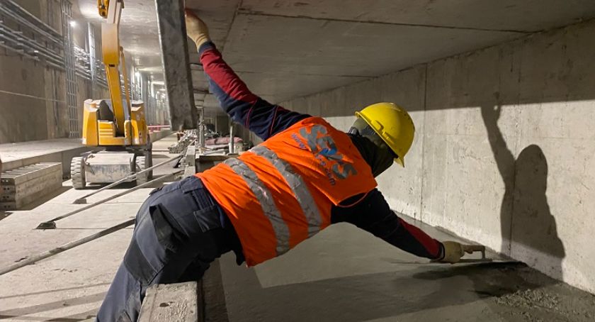 Linia metra M2 Targówek: Praca wre zarówno pod ziemią, jak i na powierzchni