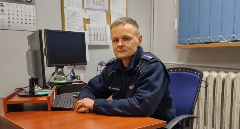 Policjant z Targówka pomaga kobietom, został laureatem XII edycji konkursu „Wyróżnienie Białej Wstążki”