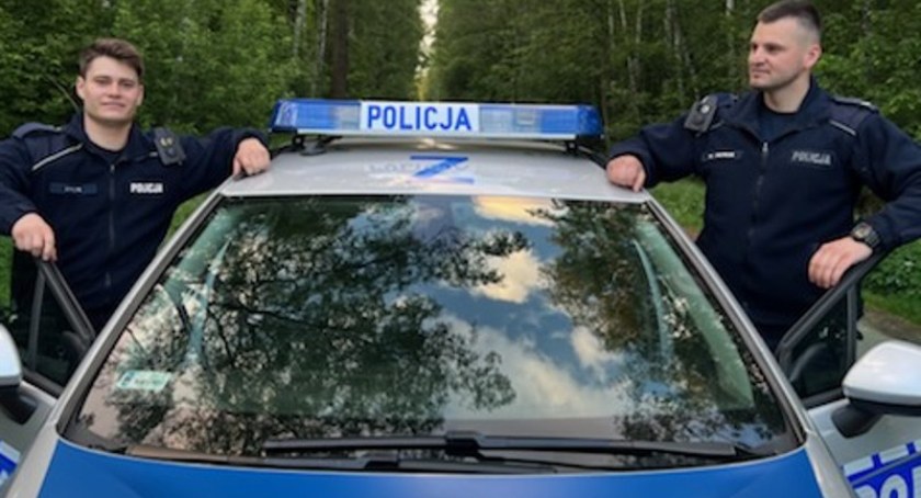 Na sygnale do szpitala. Policjanci pomogli ciężarnej, której została udzielona pomoc