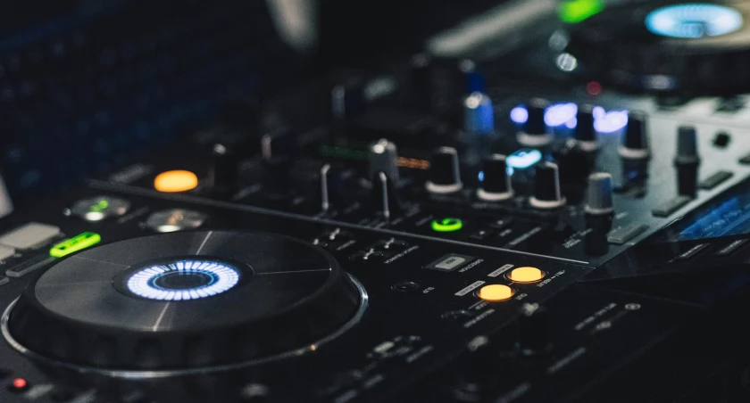 Miksery dla DJ-a - Serce i mózg każdego występu